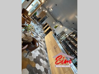 Attività commerciale in Vendita a Briona, 60'000€, 250 m², arredato, con Box