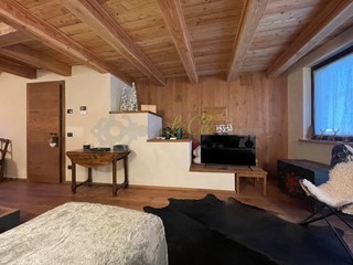 Trilocale in Affitto a Courmayeur, zona Centro, 37'000€, 90 m², arredato, con Box