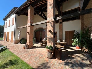 Casa Indipendente in Vendita a Parma, 870'000€, 450 m², con Box