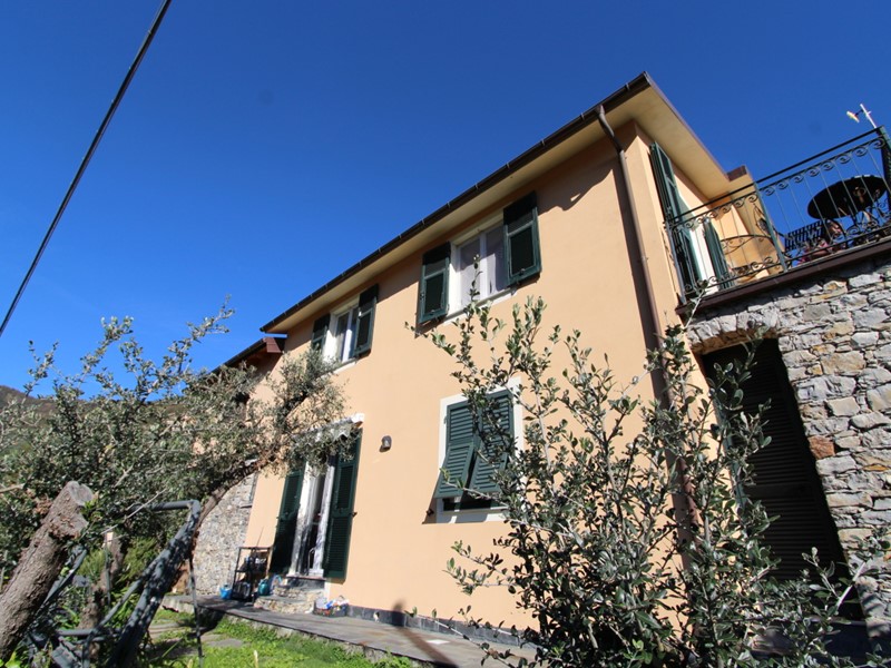 Casa Indipendente in Vendita a Avegno, zona Testana, 590'000&euro;, 170 m²