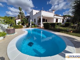 Villa in Vendita a Carini, 515'000€, 250 m²