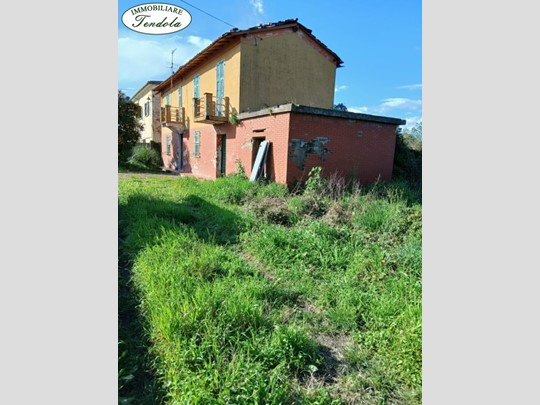 Casale in Vendita a Sarzana, 169'000&euro;, 150 m²