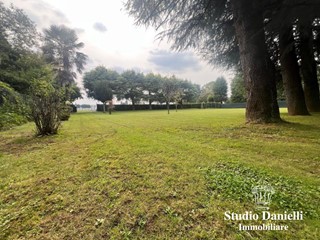 Terreno edificabile in Vendita a Carate Brianza, 75'000€, 2030 m²
