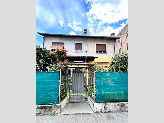 Casa Indipendente in Vendita a Ivrea, 93'525€, 154 m²