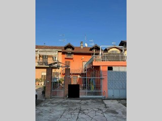 Appartamento in Vendita a Gassino Torinese, 95'850€, 220 m²