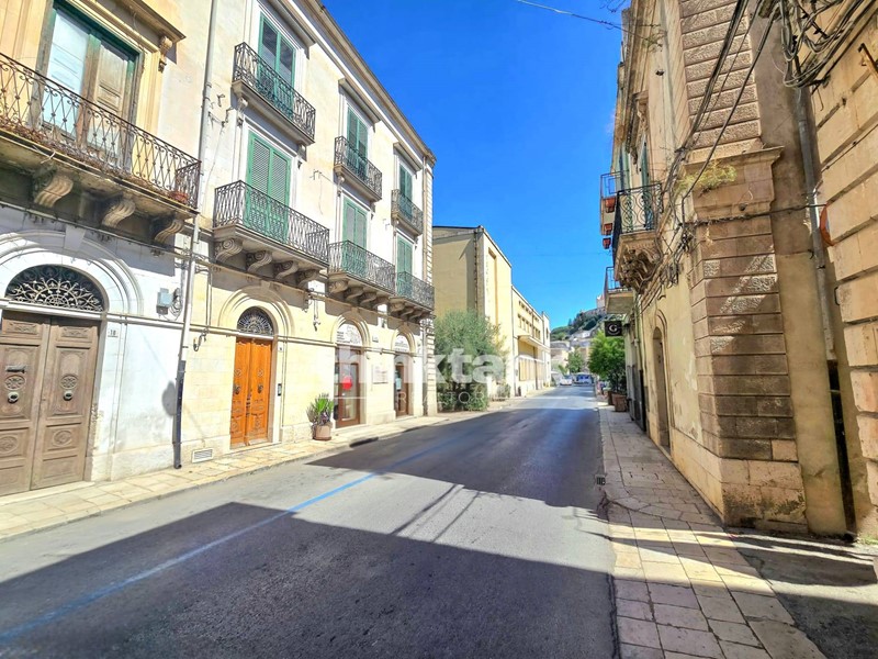 Appartamento in Vendita a Scicli, 299'000€, 165 m²