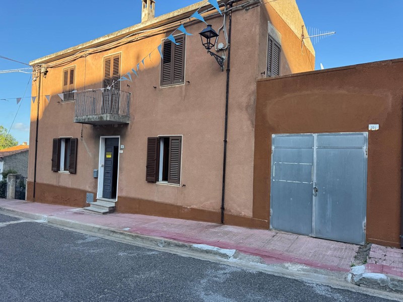 Casa Semi Indipendente in Vendita a Luogosanto, 138'000€, 231 m²