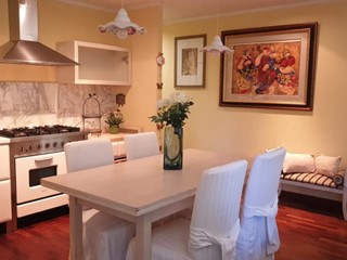 Quadrilocale in Affitto a Fosdinovo, 1'020€, 80 m², arredato