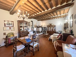 Casale in Vendita a Pietrasanta, 450'000€, 210 m²