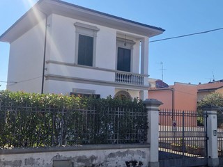 Casa Semi Indipendente in Vendita a Pisa, 285'000€, 97 m²