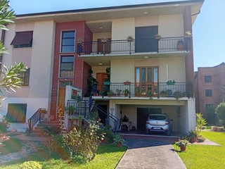 Villa bifamiliare in Vendita a San Giuliano Terme, 330'000€, 165 m²