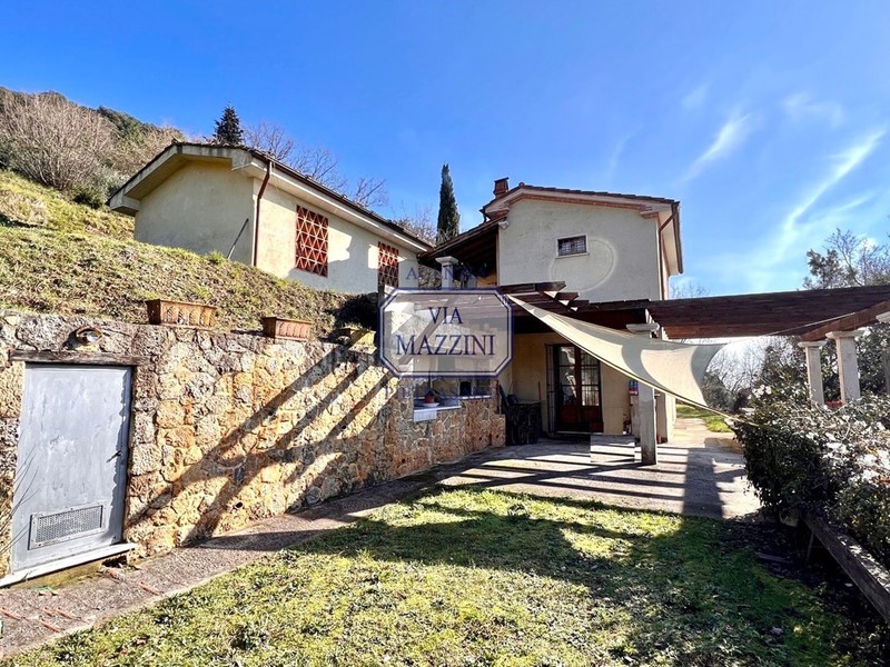 Casale in Vendita a Pietrasanta, 500'000€, 110 m²