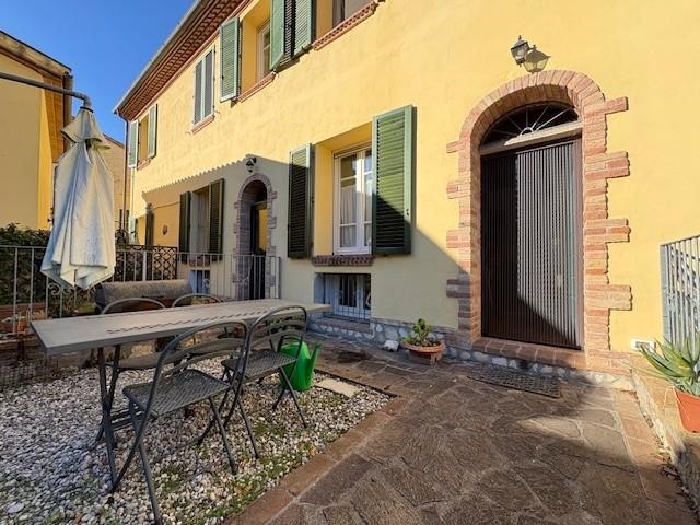 Casa Indipendente in Vendita a Collesalvetti, 250'000&euro;, 153 m², arredato
