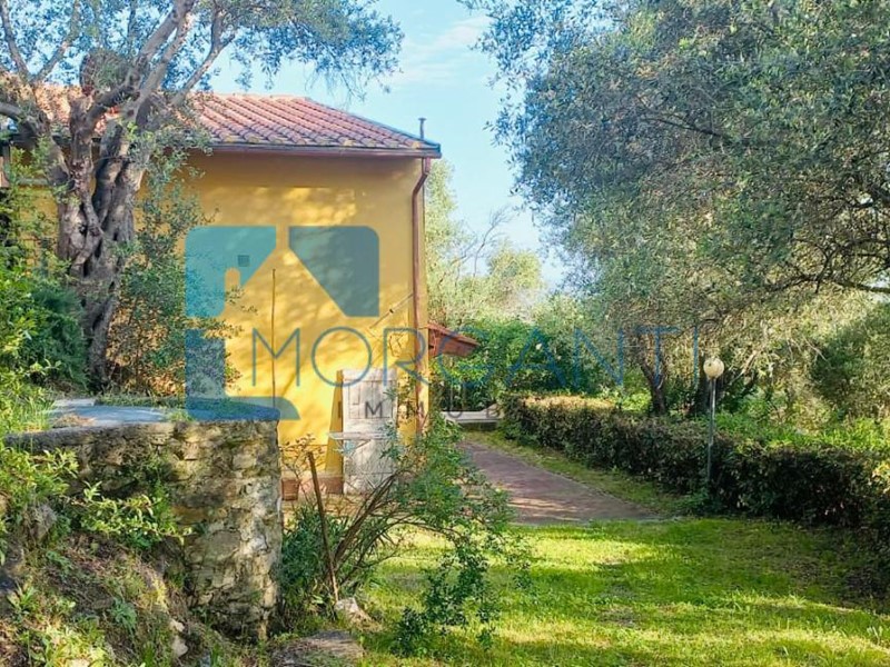 Villa in Vendita a Camaiore, zona Capezzano Pianore, 620'000&euro;, 125 m²