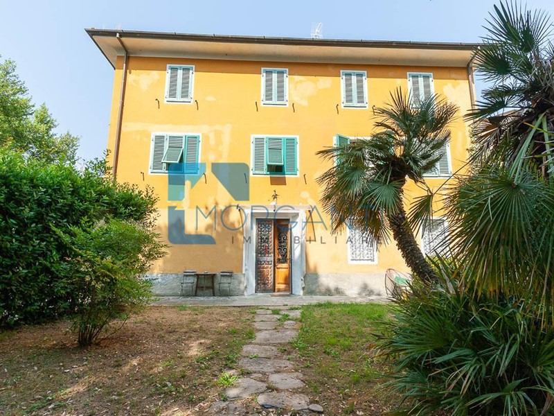 Casa di corte in Vendita a Camaiore, 750'000&euro;, 220 m², arredato