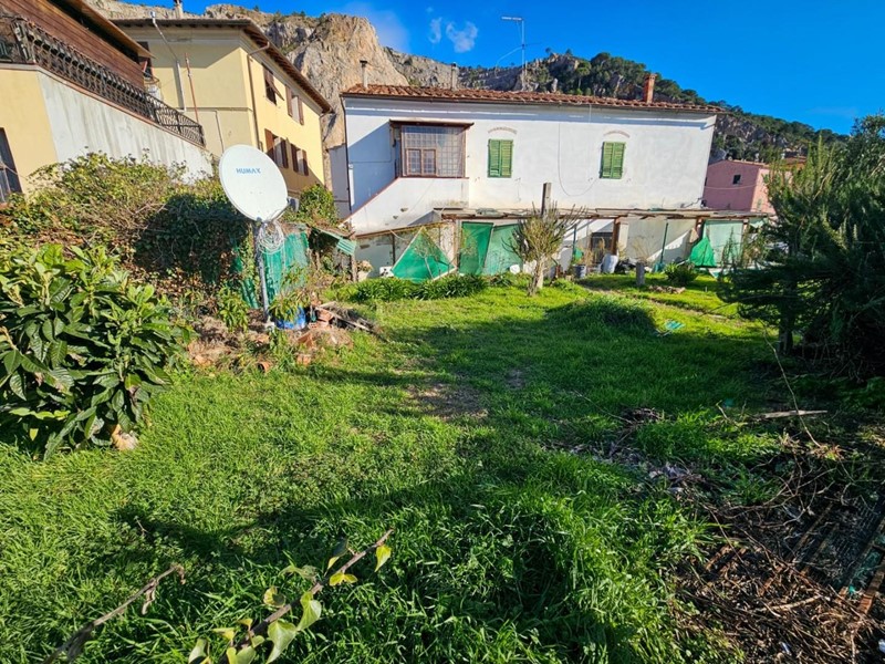 Casa Indipendente in Vendita a Vicopisano, zona Uliveto Terme, 290'000€, 300 m², con Box