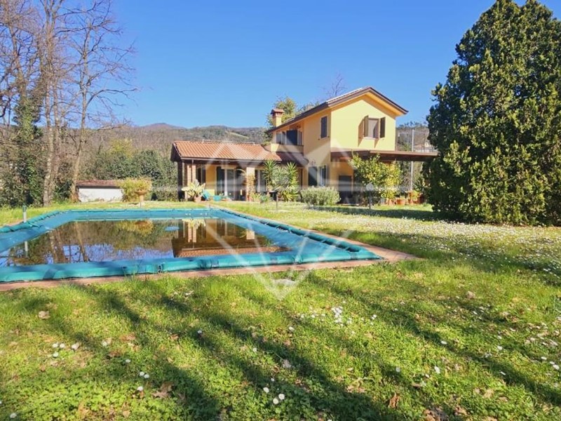 Villa in Vendita a Castelnuovo Magra, zona Colombiera, 775'000€, 243 m², arredato