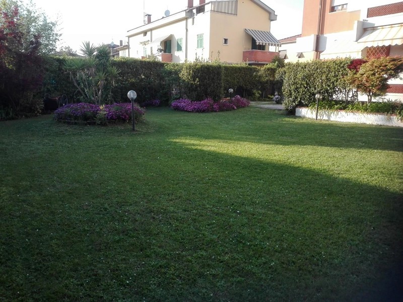 Appartamento in Affitto a Carrara, zona Avenza, 1'000€, 100 m², arredato