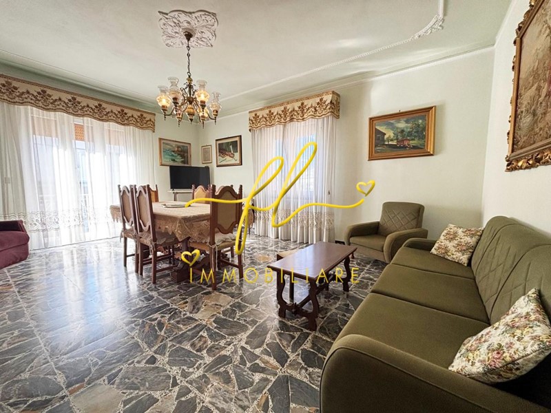 Appartamento in Vendita a Cecina, 268'000€, 150 m², con Box