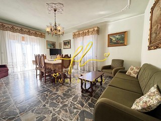 Appartamento in Vendita a Cecina, 268'000€, 150 m², con Box