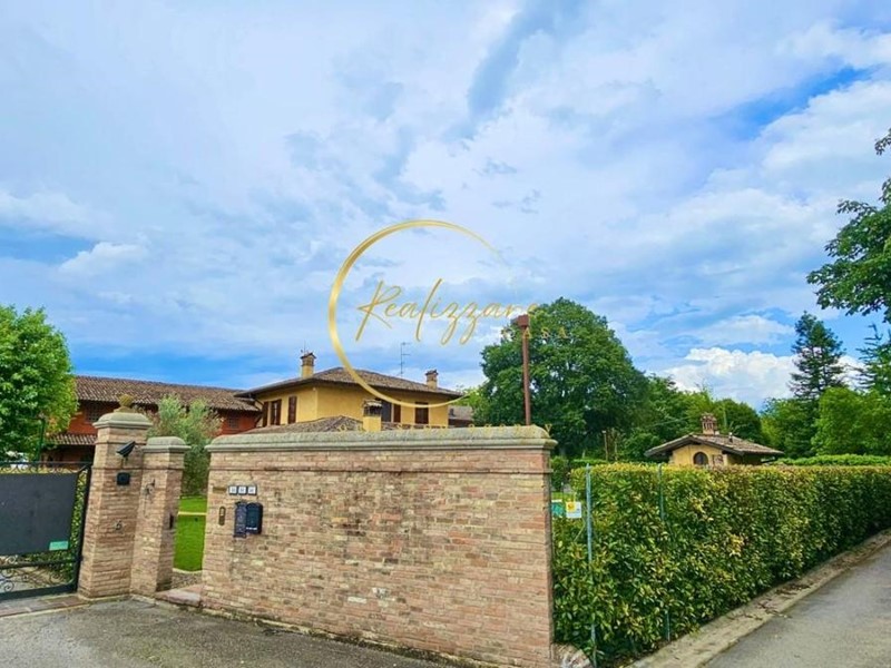 Villa in Vendita a Reggio Emilia, 790'000€, 400 m², arredato