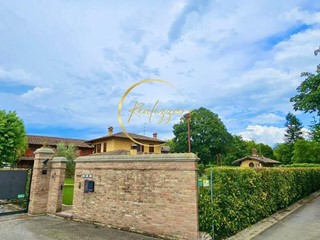 Villa in Vendita a Reggio Emilia, 790'000€, 400 m², arredato