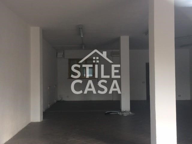 Immobile commerciale in Affitto a Altopascio, 1'200€, 115 m²