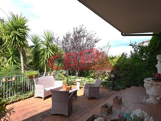 Villa in Vendita a Livorno, 670'000&euro;, 240 m², arredato, con Box