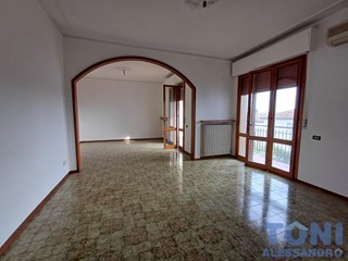 Attico in Vendita a Vinci, zona Sovigliana, 310'000€, 120 m², con Box