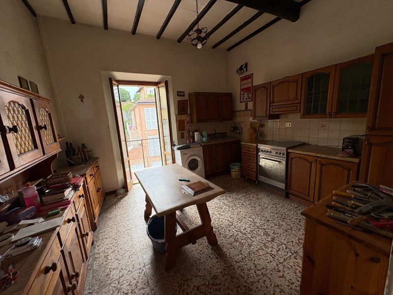 Quadrilocale in Vendita a Monteriggioni, zona Castellina Scalo, 150'000€, 106 m²