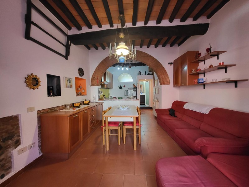 Trilocale in Vendita a Vicopisano, zona San Giovanni Alla Vena, 114'000€, 70 m², arredato