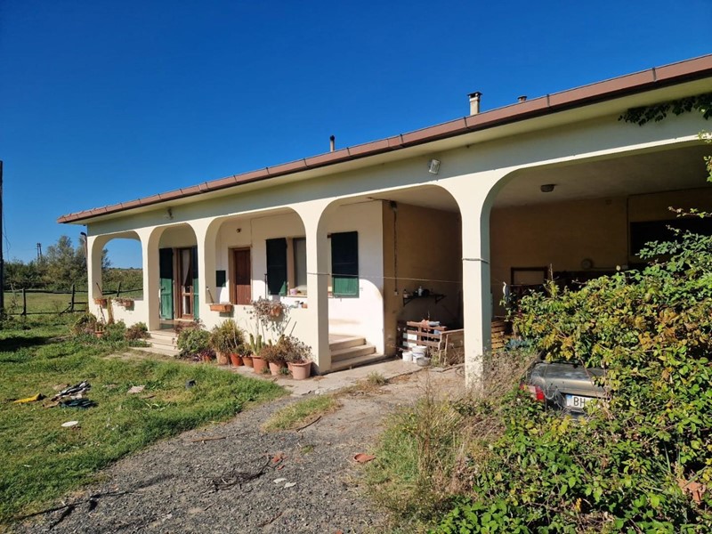 Attività commerciale in Vendita a Rosignano Marittimo, zona Vada, 690'000€, 400 m²