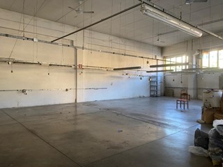 Laboratorio in Affitto a Carmignano, zona Comeana, 1'600€, 230 m²