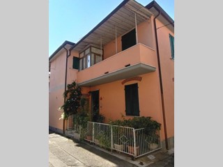 Casa Indipendente in Vendita a Massa, zona Ortola, 279'000&euro;, 110 m²