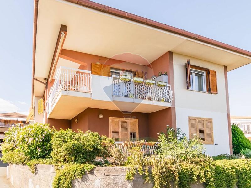 Quadrilocale in Vendita a Aci Castello, 230'000€, 98 m²