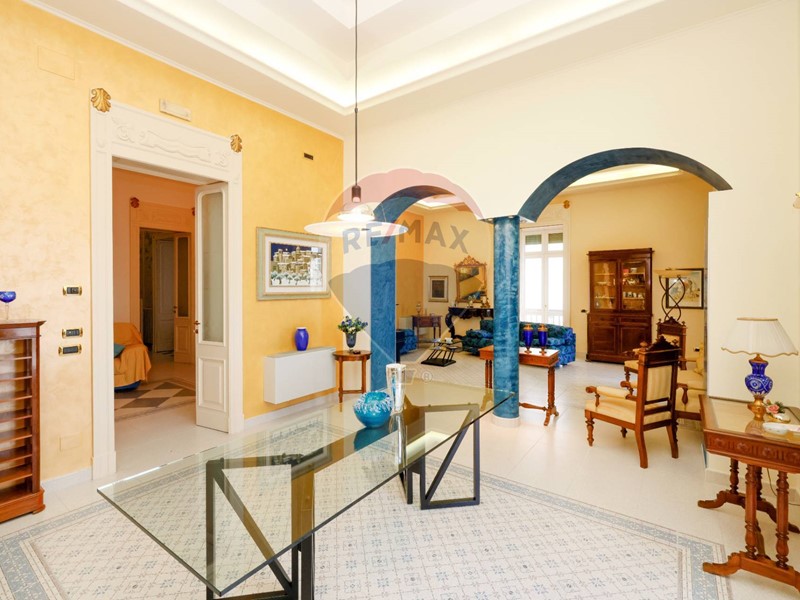 Casa Indipendente in Vendita a Vieste, 900 m²