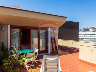 Appartamento in Vendita a Tremestieri Etneo, 289'000€, 179 m²