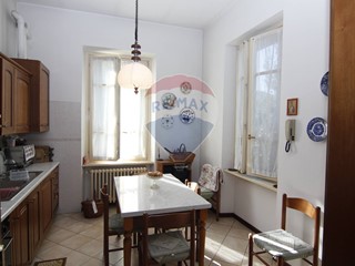 Villa in Vendita a Sangiano, 248'500€, 258 m²