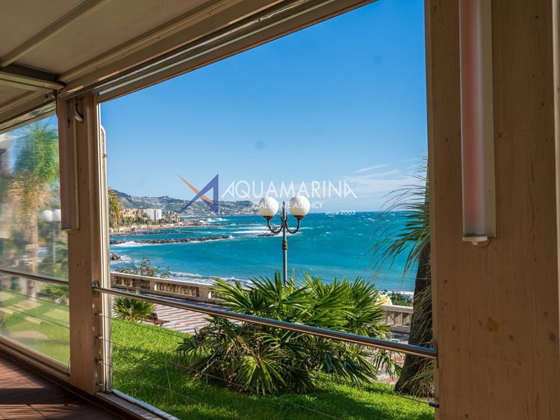 Immobile commerciale in Vendita a Sanremo, 390'000€, 386 m²