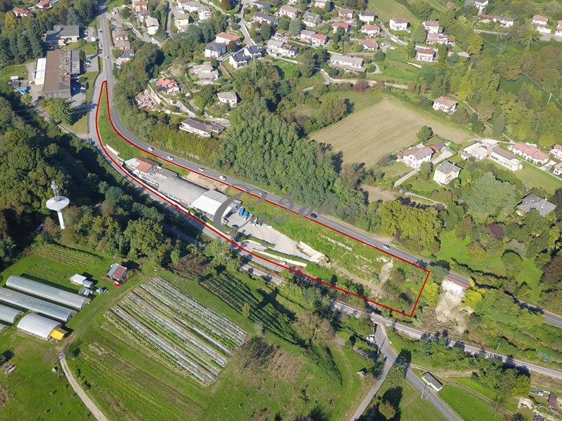 Capannone in Vendita a Senna Comasco, 850'000€, 1500 m²