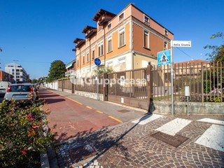 Magazzino in Affitto a Settimo Milanese, 900€, 110 m²