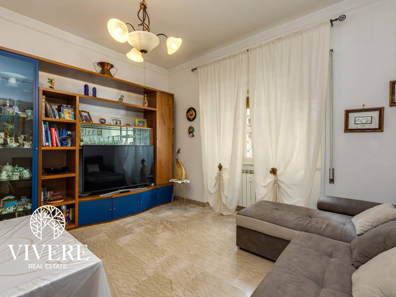 Trilocale in Vendita a Roma, 240'000&euro;, 97 m²