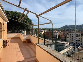 Attico in Affitto a Roma, 2'000&euro;, 112 m²