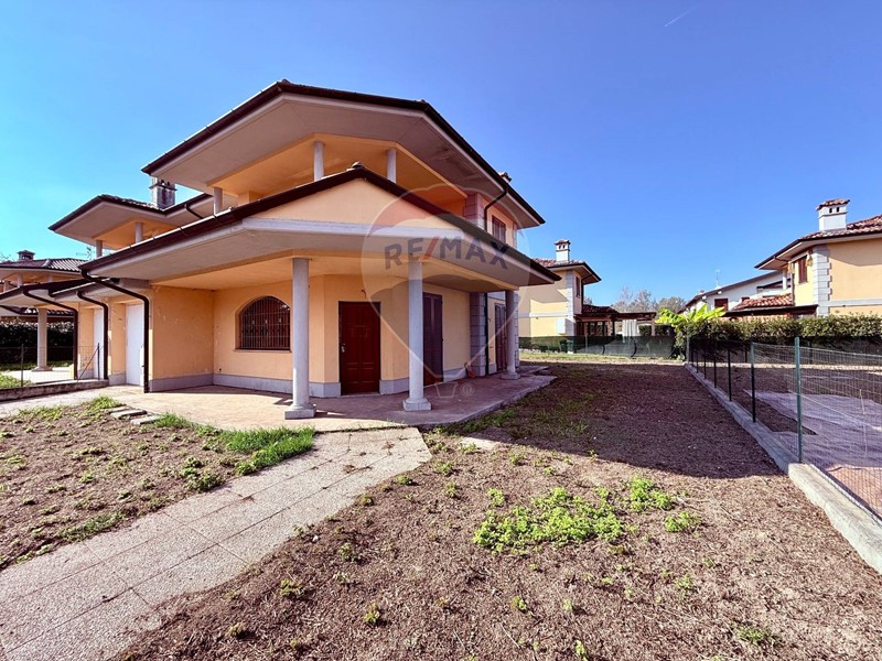 Casa Semi Indipendente in Vendita a Roncaro, 260'000€, 145 m²