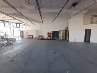 Attività commerciale in Vendita a San Giuliano Terme, 240'000€, 120 m²