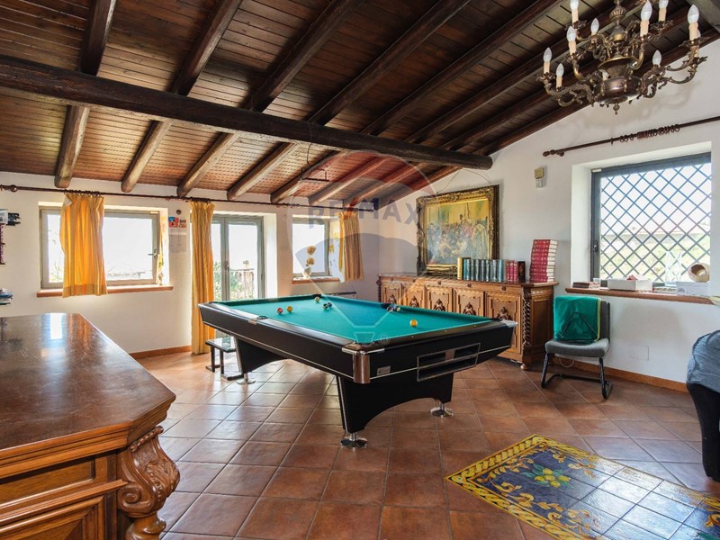 Villa in Vendita a Pedara, 360'000€, 275 m²