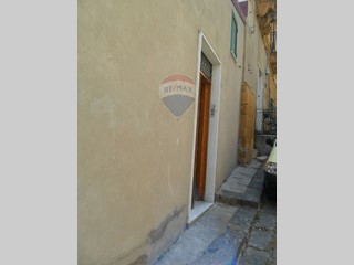 Casa Indipendente in Vendita a Pietraperzia, 16'000€, 106 m²