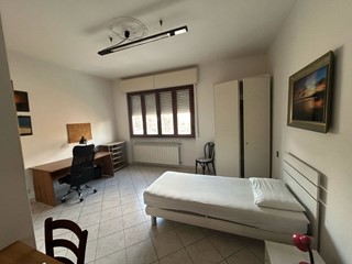 Stanza in Affitto a Pisa, 380€, 150 m²