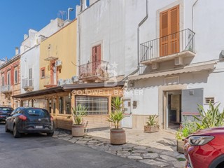 Attività commerciale in Vendita a Casamassima, 180'000€, 190 m²