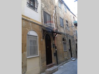 Casa Indipendente in Vendita a Caltanissetta, 58'000€, 112 m²